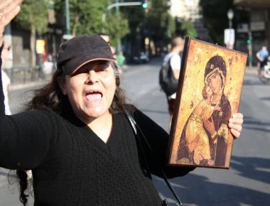 Η Ελένη Λουκά τηλεφωνεί στην εκπομπή του Τάκη Τσουκαλά κι εκείνος της λέει «Άντε γειά»! (βίντεο)